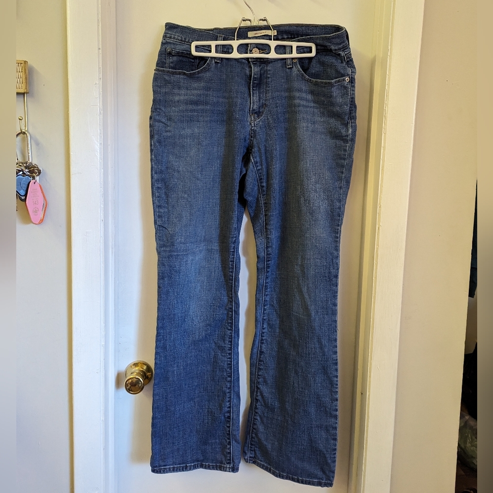 Levi Straus Blue Jeans Curvy Bootcut POCKETS